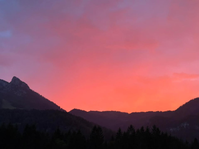 🌄 Abendrot in Au bei Lofer … ❤️ Manchmal braucht...